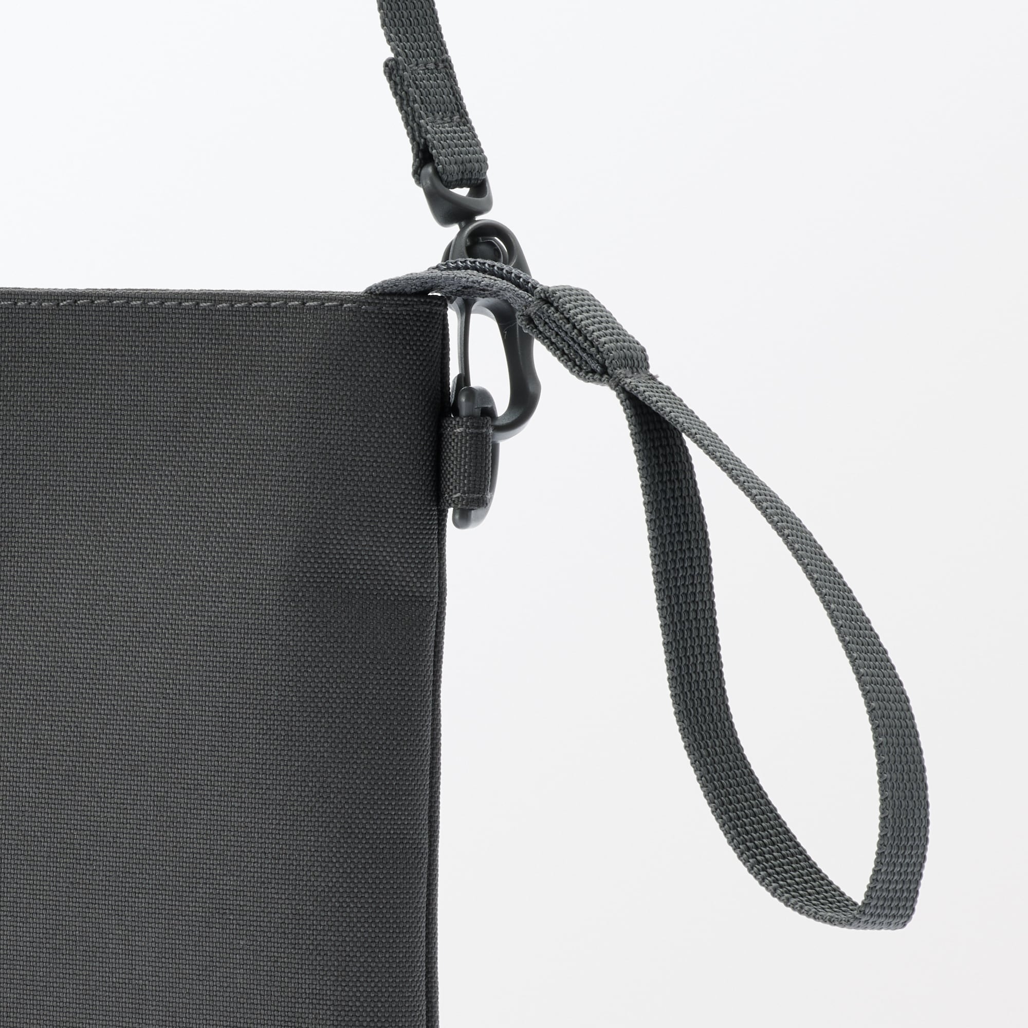 ポーチとしても使える　撥水サコッシュ