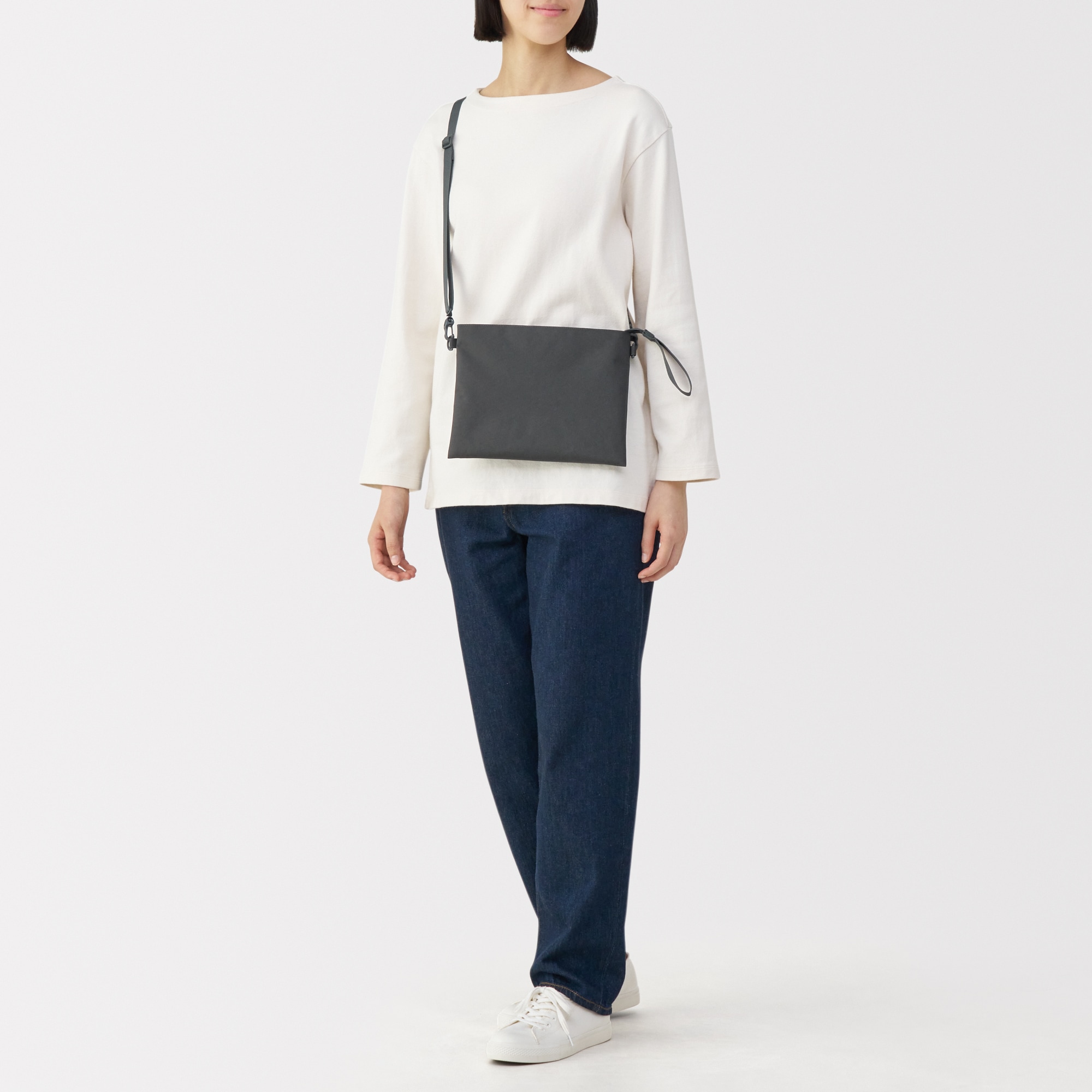 ポーチとしても使える　撥水サコッシュ