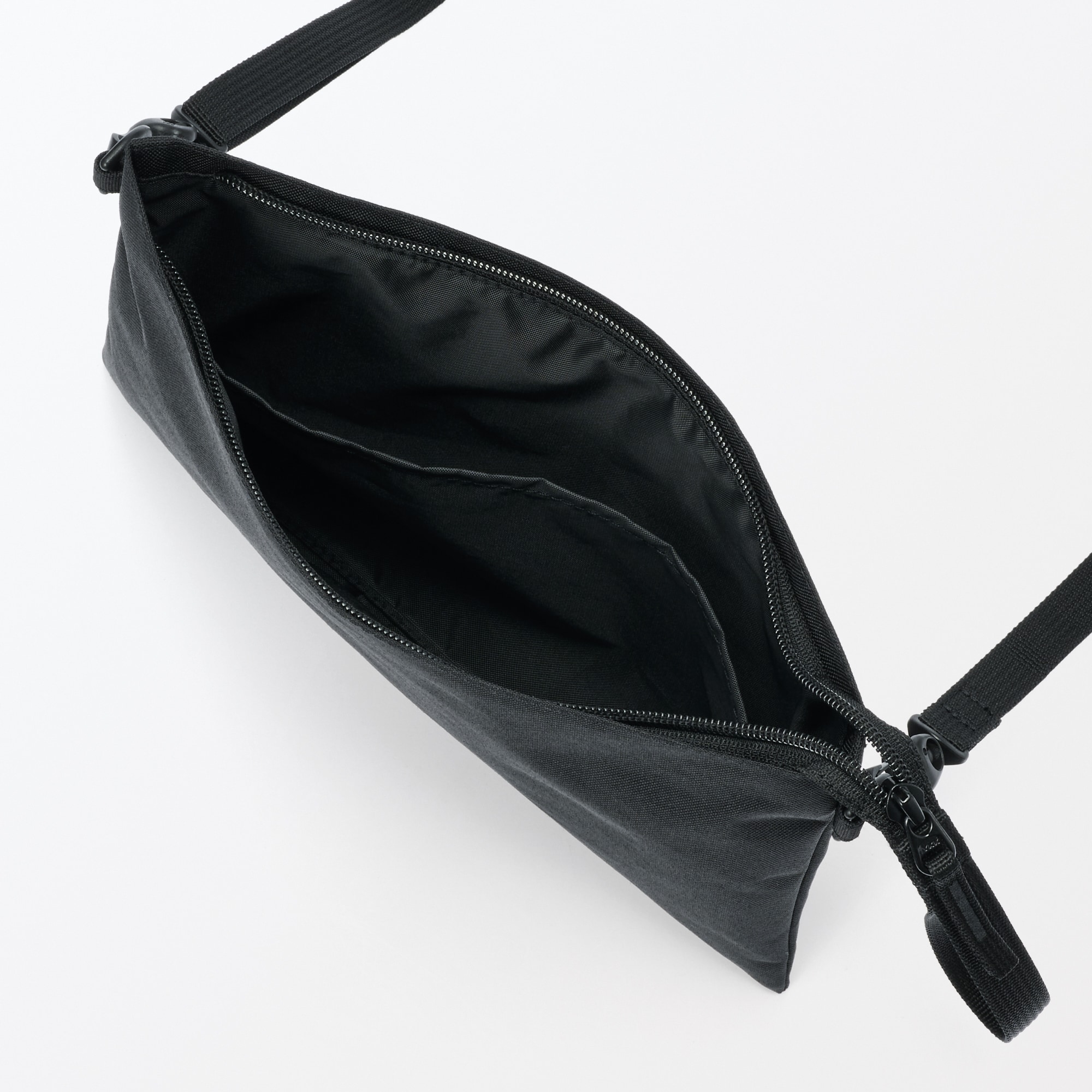 ポーチとしても使える　撥水サコッシュ