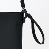 ポーチとしても使える　撥水サコッシュ