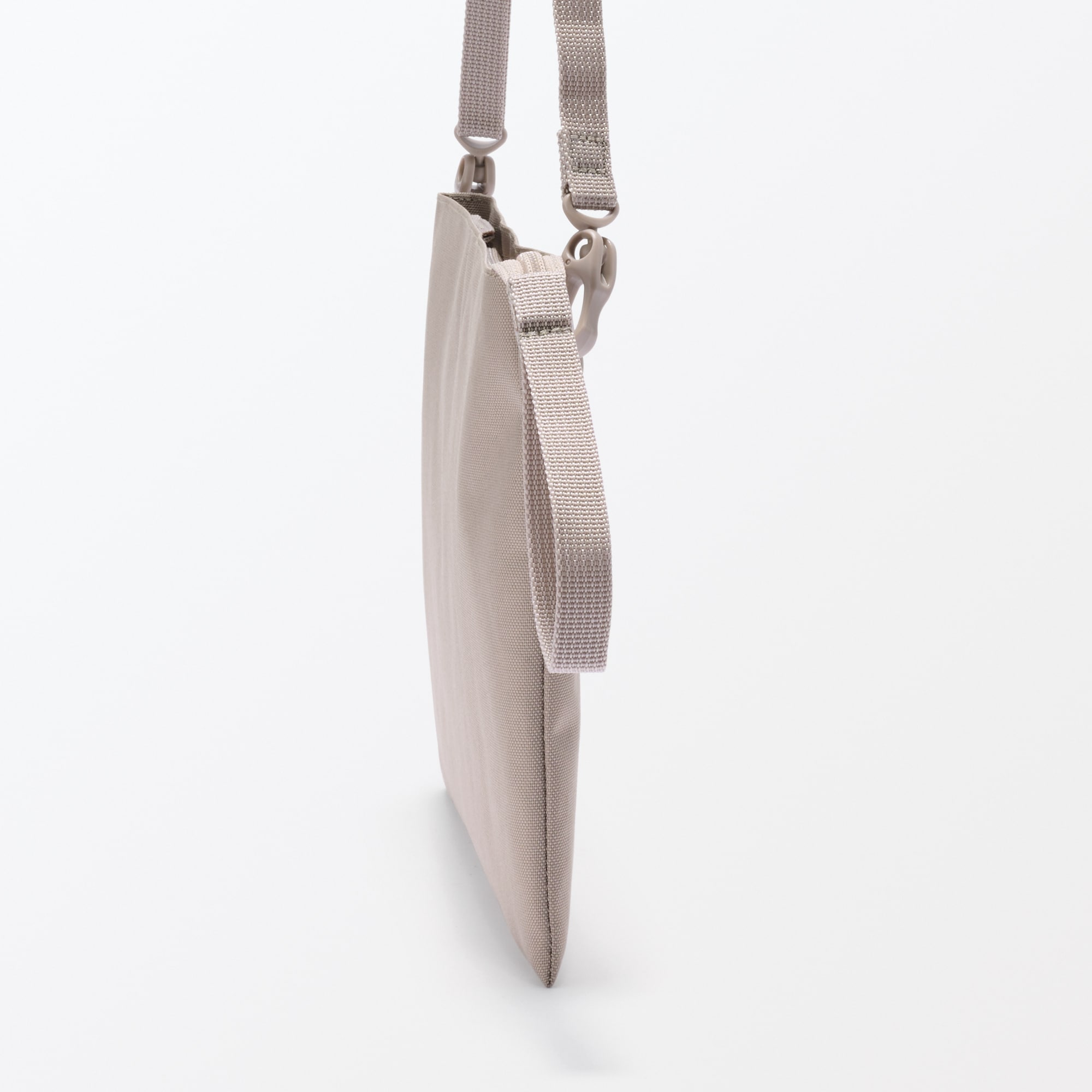 ポーチとしても使える　撥水サコッシュ