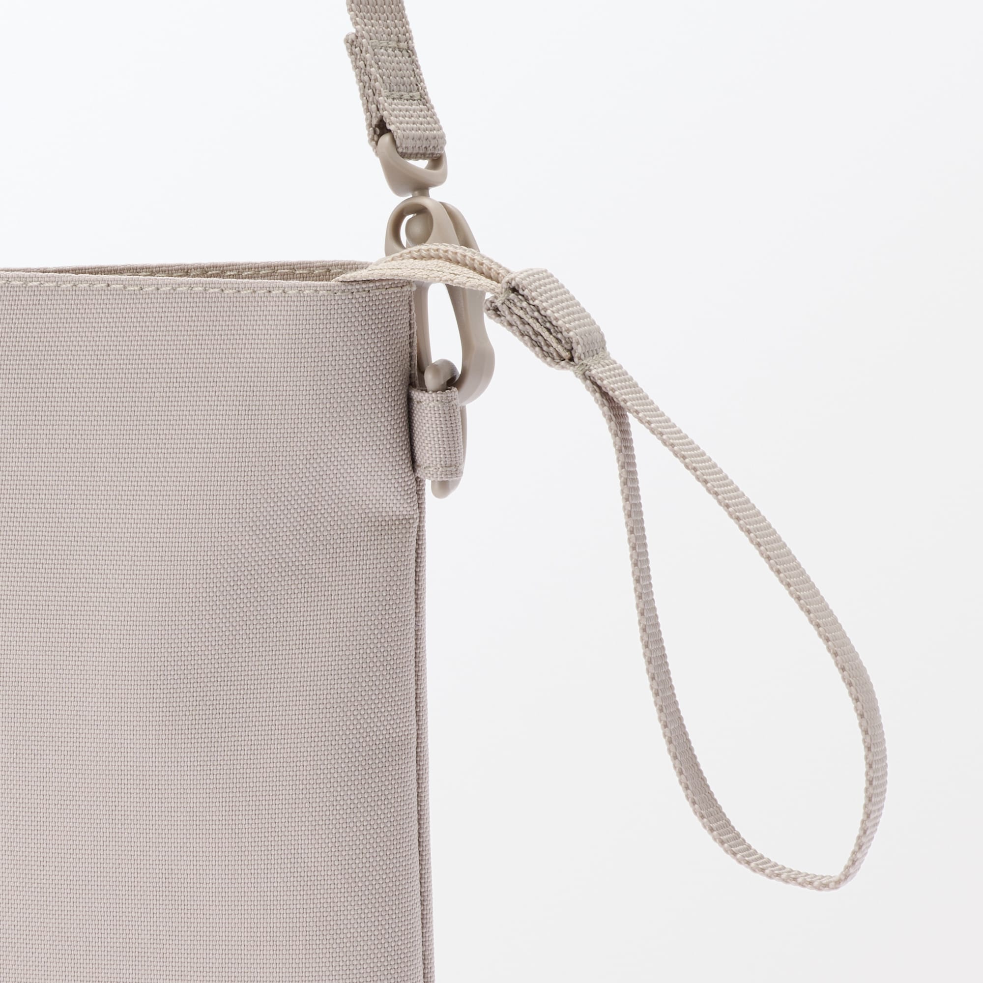 ポーチとしても使える　撥水サコッシュ