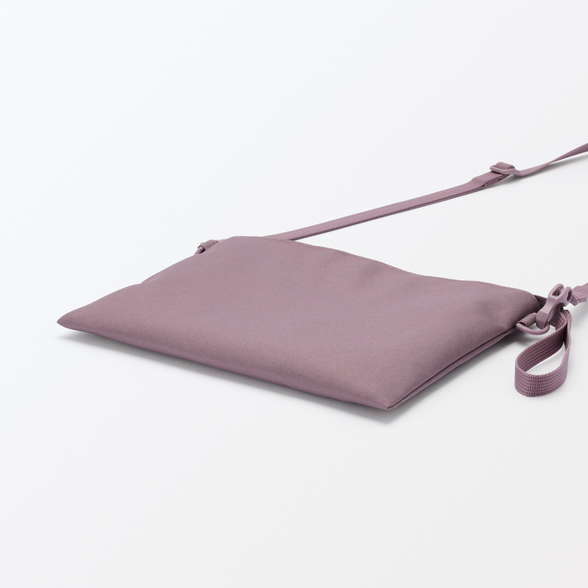 ポーチとしても使える　撥水サコッシュ