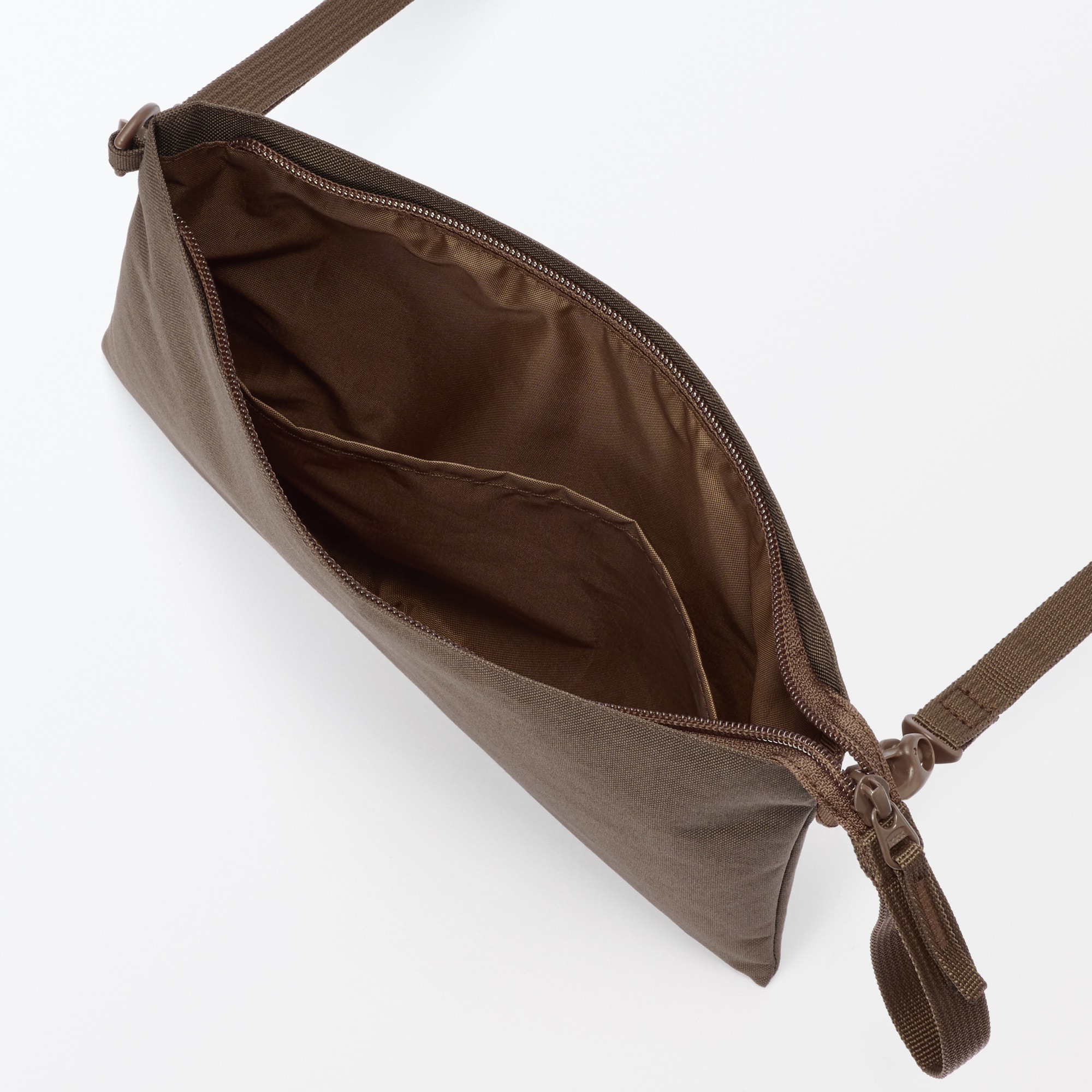 ポーチとしても使える　撥水サコッシュ