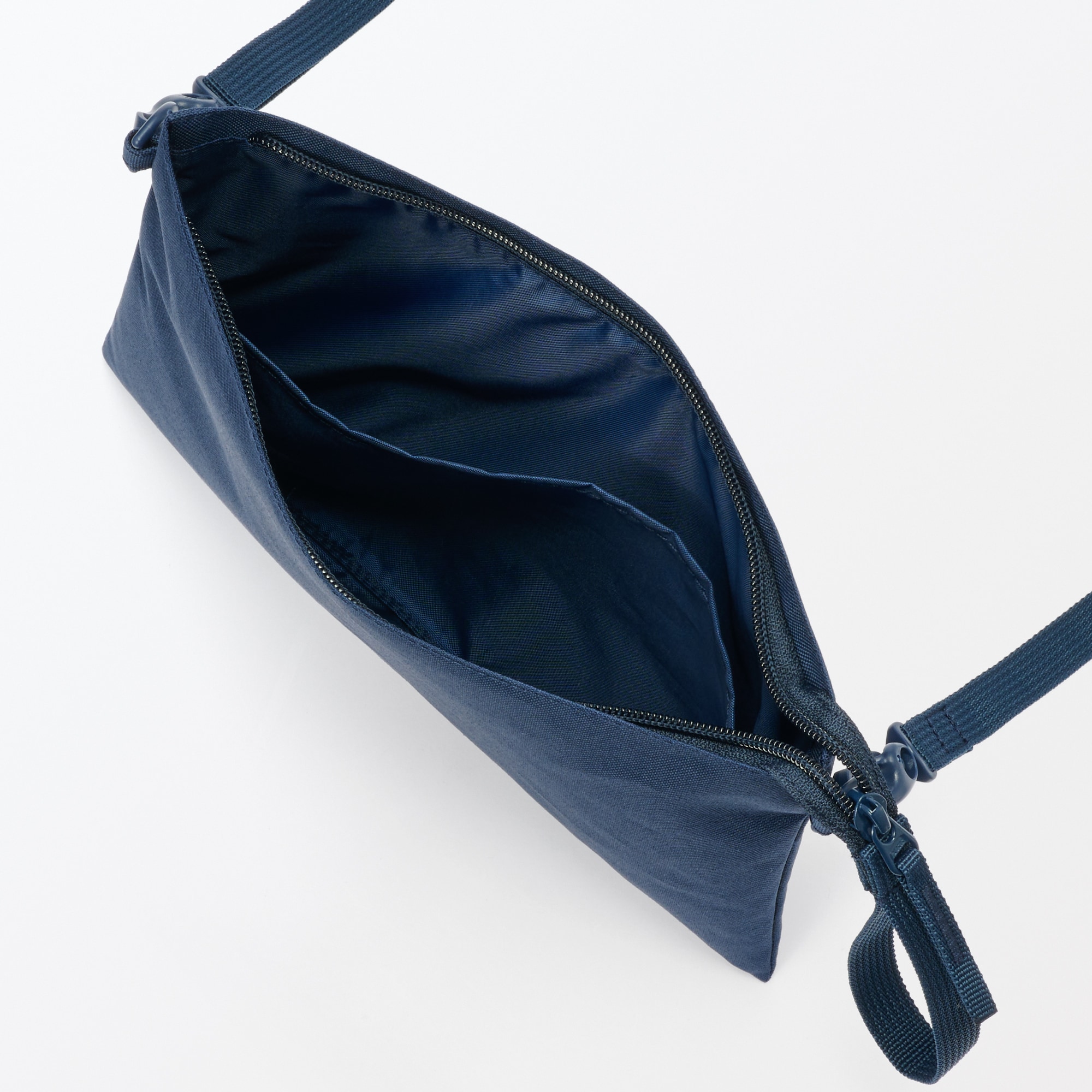 ポーチとしても使える　撥水サコッシュ