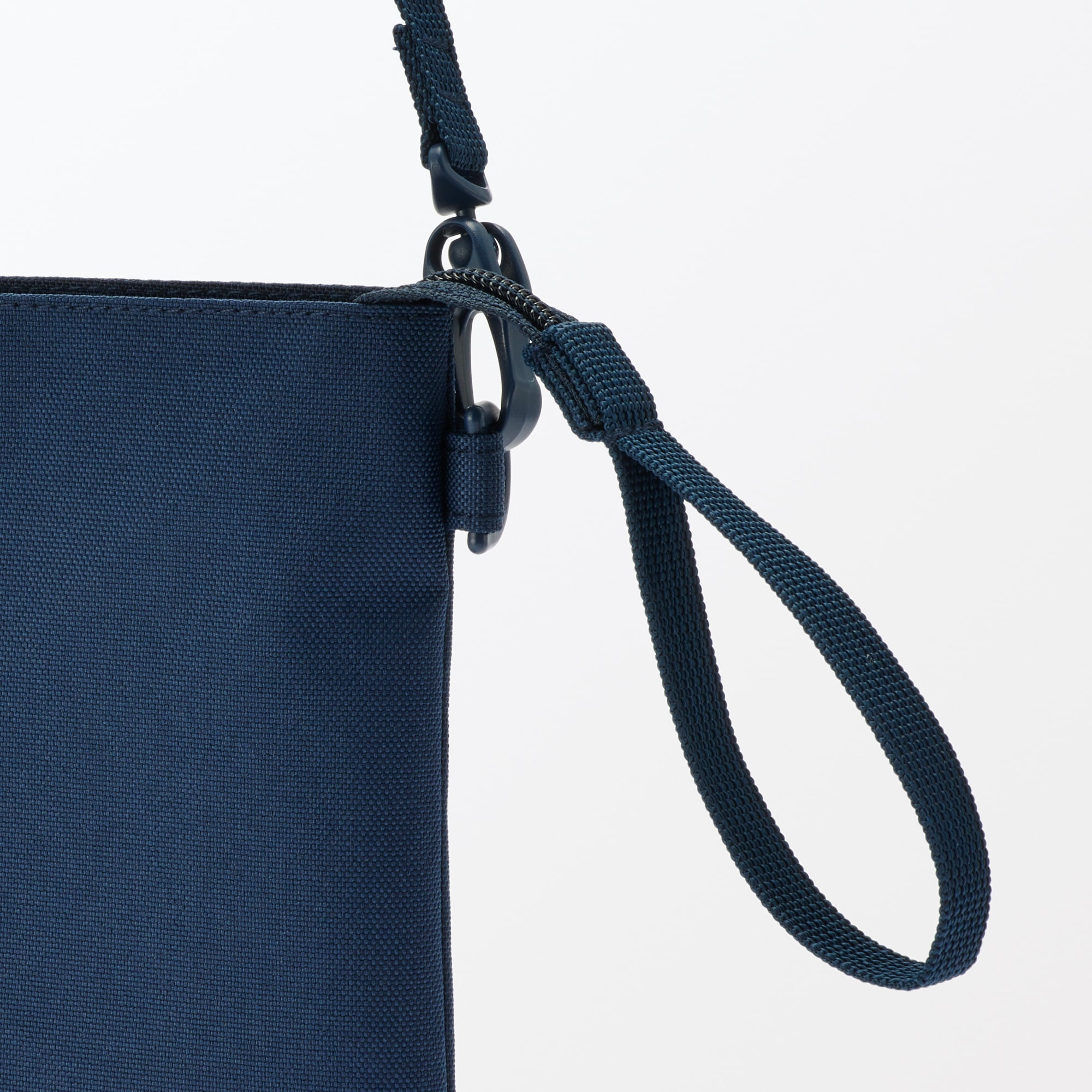 ポーチとしても使える　撥水サコッシュ