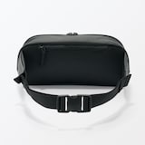 植物由来の原料を使った　スリングバッグ