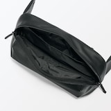 植物由来の原料を使った　スリングバッグ