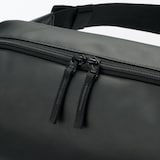 植物由来の原料を使った　スリングバッグ