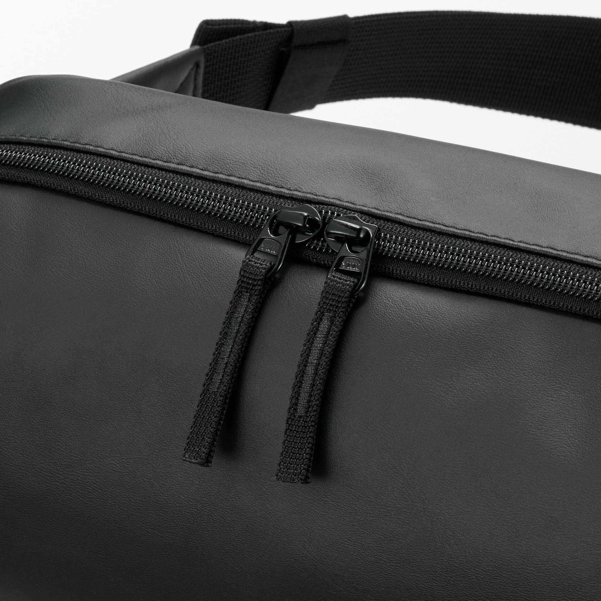 植物由来の原料を使った　スリングバッグ