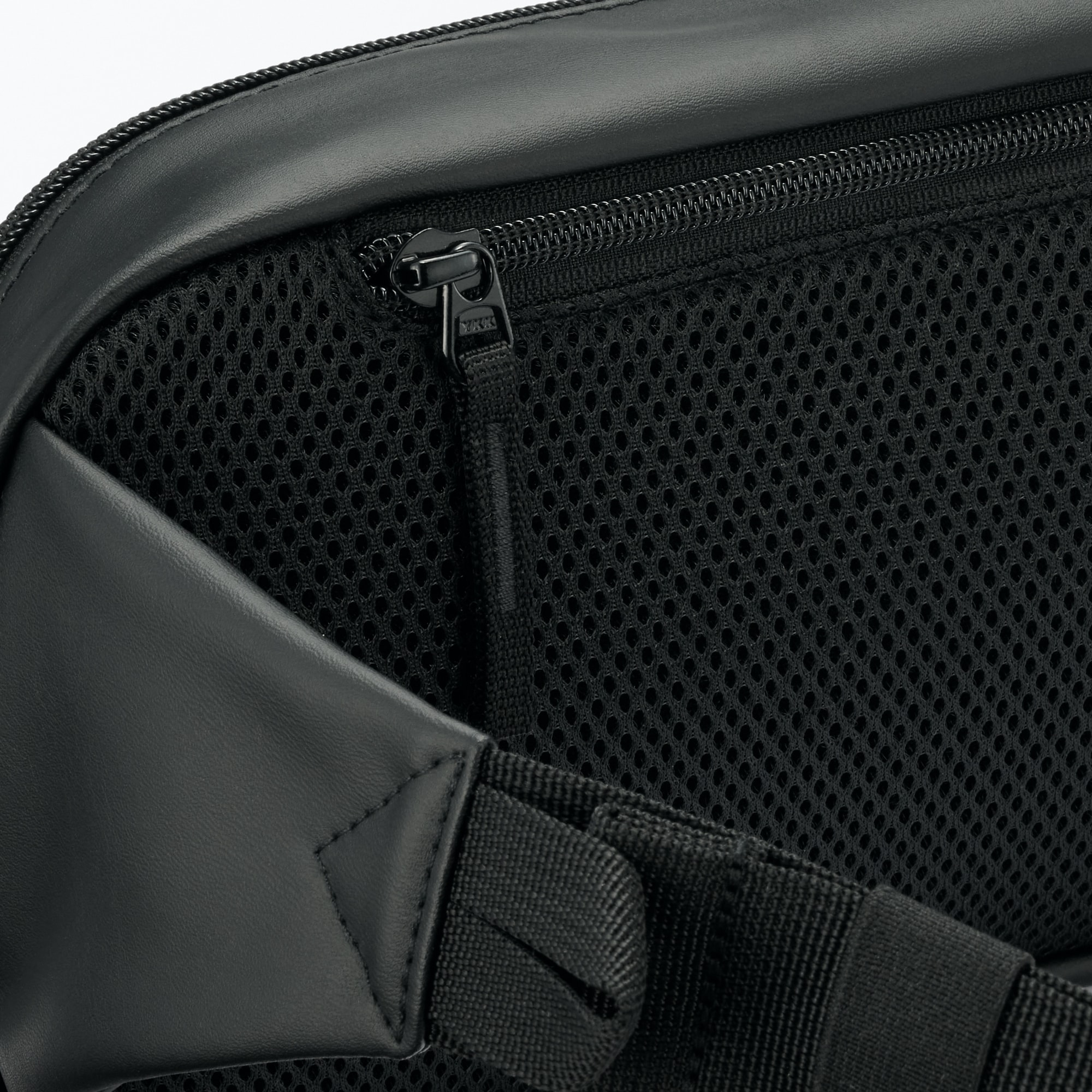 植物由来の原料を使った　スリングバッグ