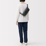 植物由来の原料を使った　スリングバッグ