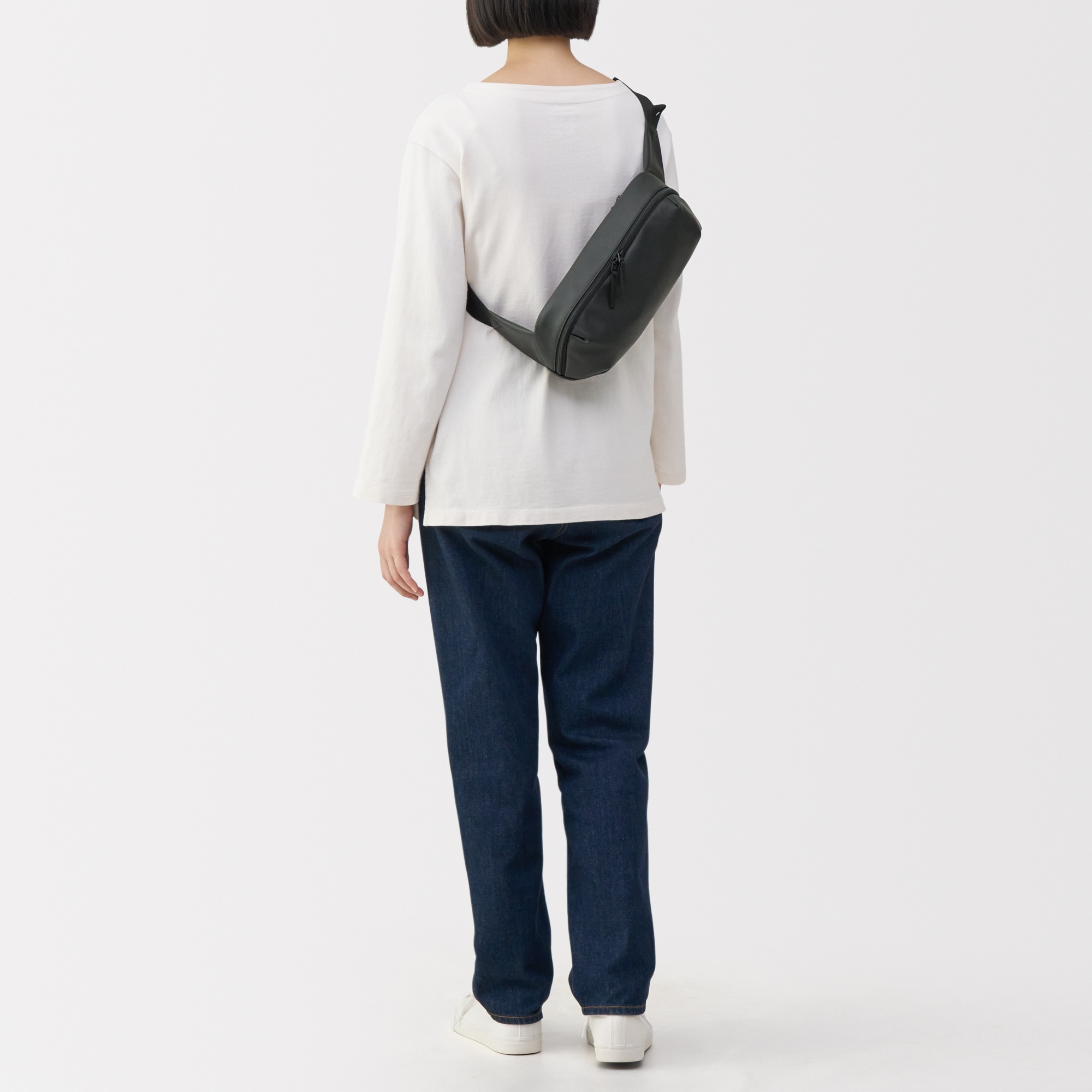 植物由来の原料を使った　スリングバッグ