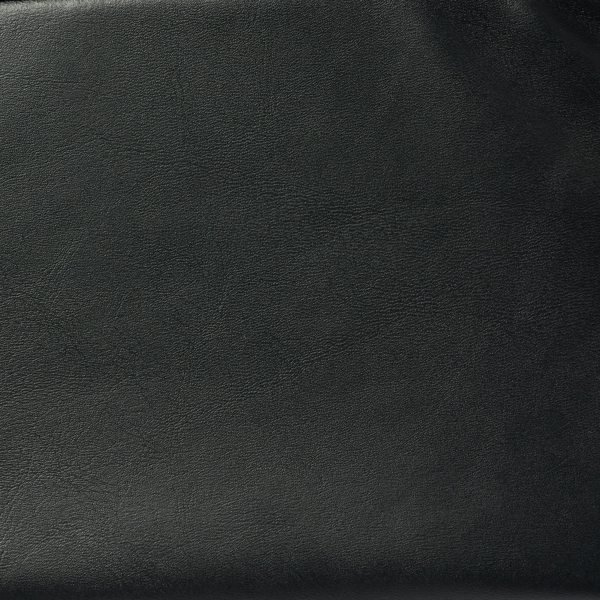 植物由来の原料を使った　スリングバッグ