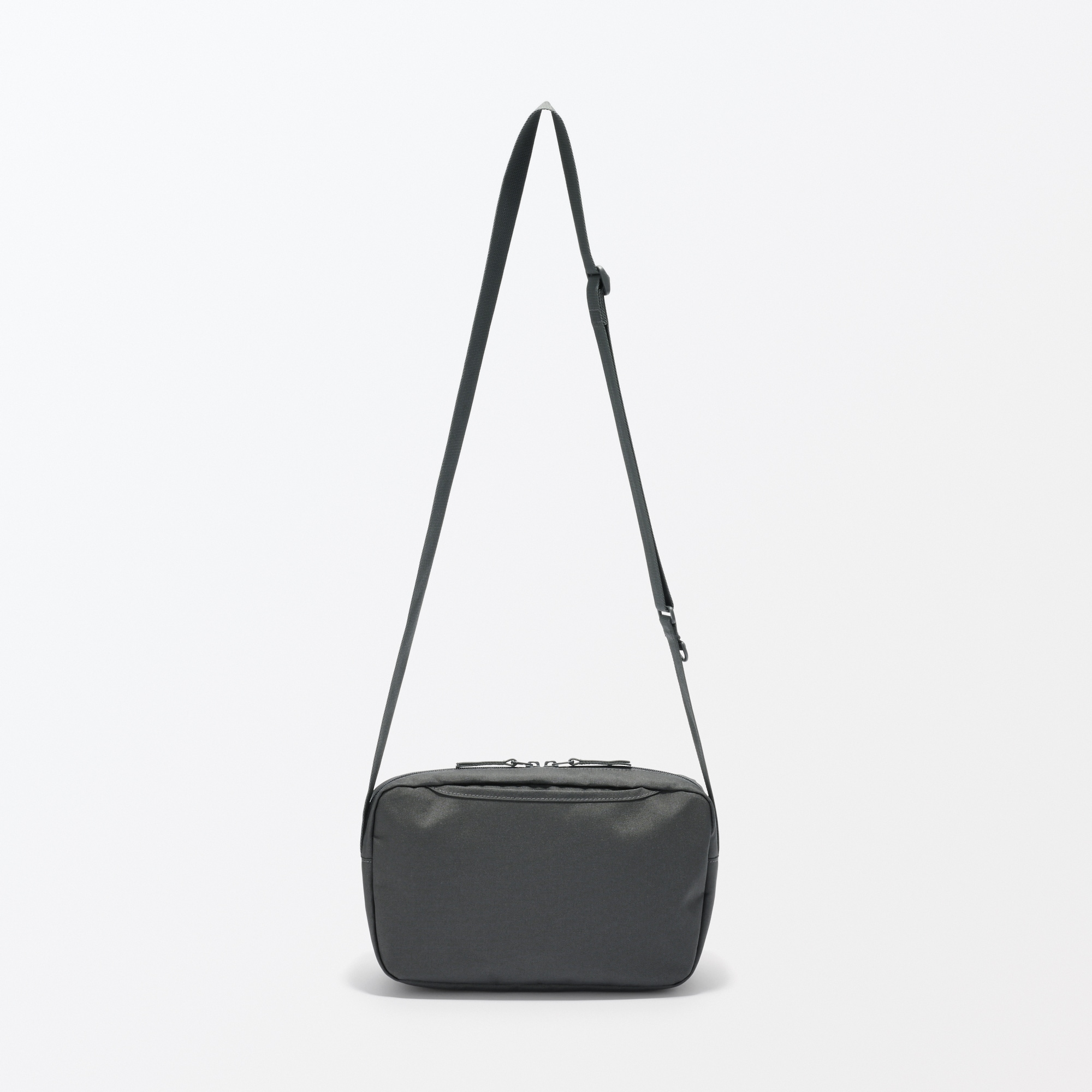 背面ポケット付き　撥水ショルダーバッグ