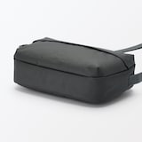 背面ポケット付き　撥水ショルダーバッグ