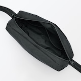 背面ポケット付き　撥水ショルダーバッグ