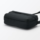 背面ポケット付き　撥水ショルダーバッグ