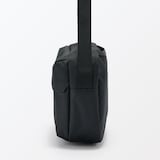 背面ポケット付き　撥水ショルダーバッグ