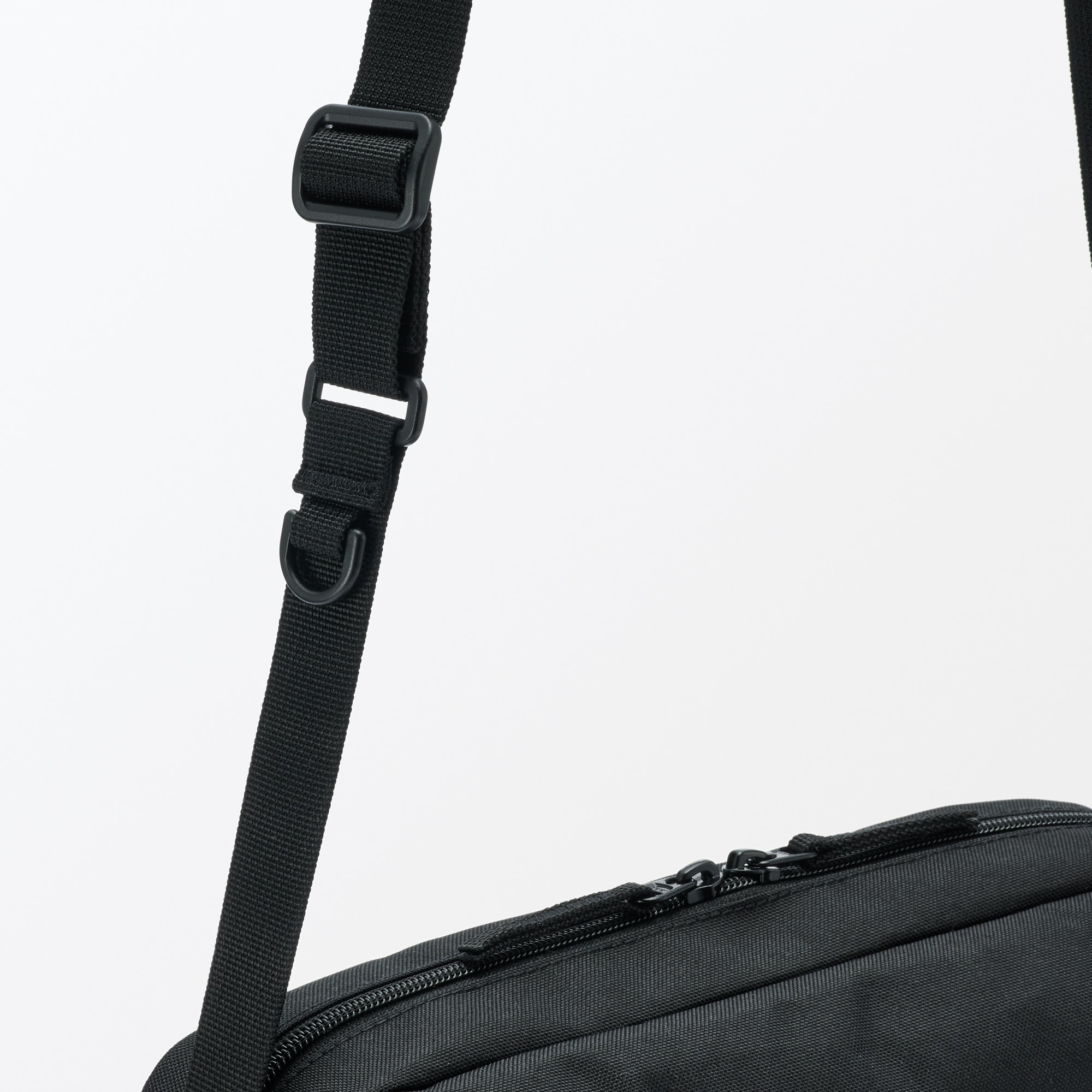 背面ポケット付き　撥水ショルダーバッグ