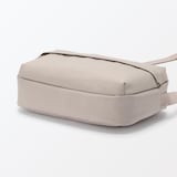 背面ポケット付き　撥水ショルダーバッグ