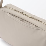 背面ポケット付き　撥水ショルダーバッグ