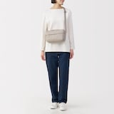 背面ポケット付き　撥水ショルダーバッグ