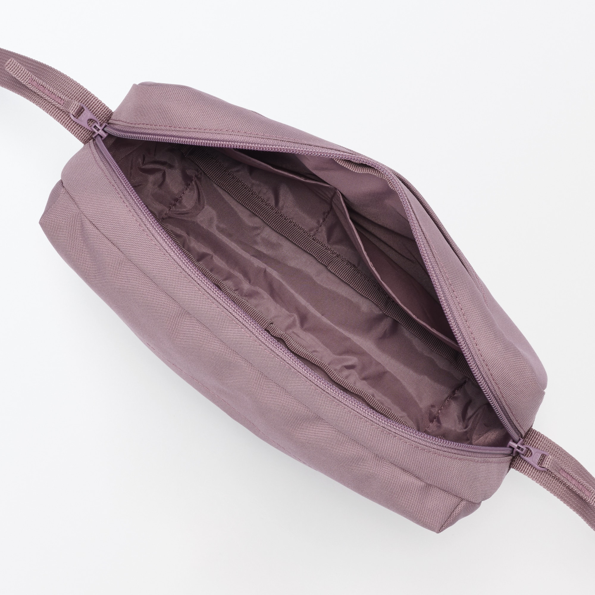 背面ポケット付き　撥水ショルダーバッグ