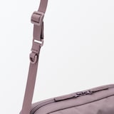 背面ポケット付き　撥水ショルダーバッグ