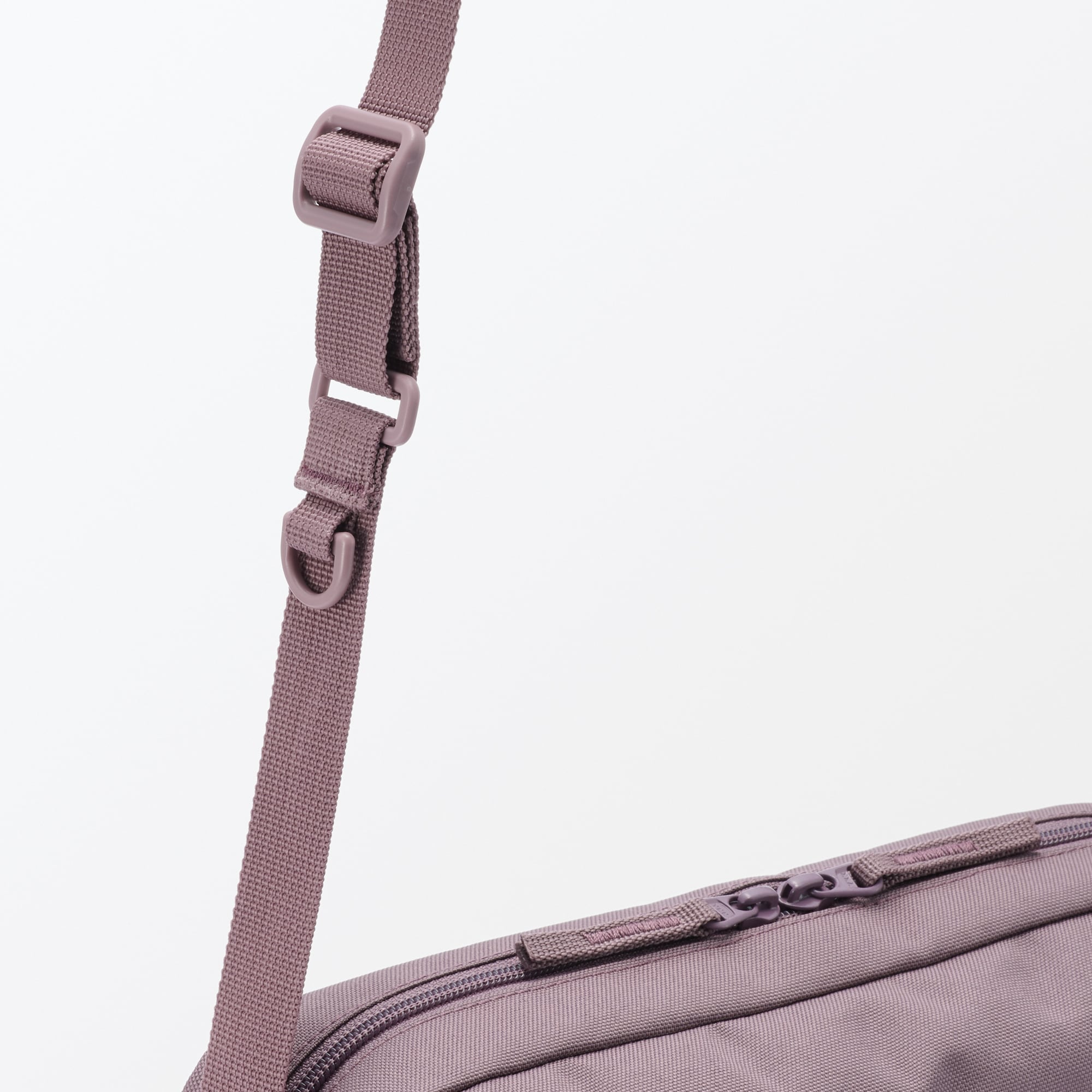 背面ポケット付き　撥水ショルダーバッグ