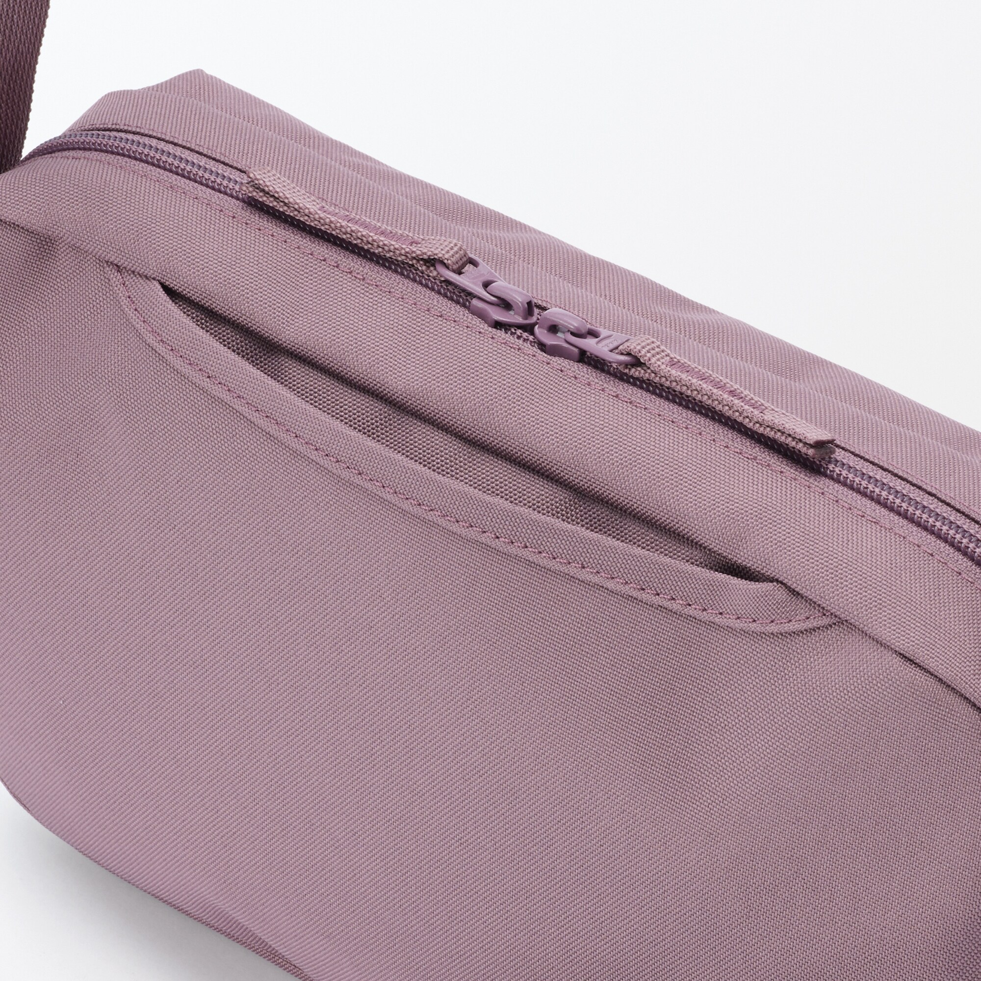 背面ポケット付き　撥水ショルダーバッグ