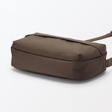 背面ポケット付き　撥水ショルダーバッグ