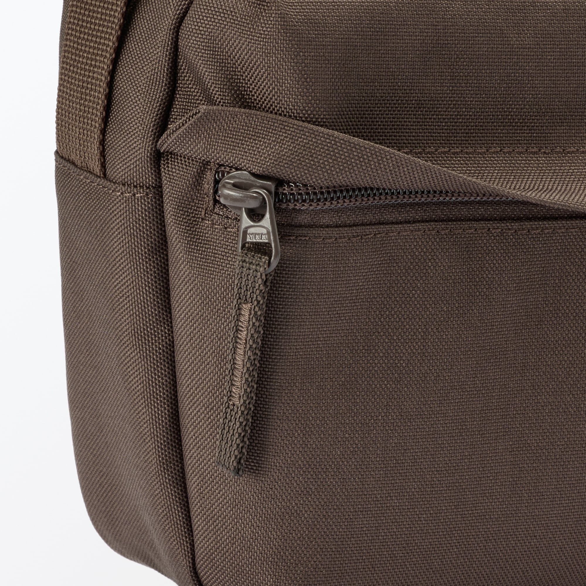 背面ポケット付き　撥水ショルダーバッグ