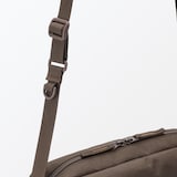 背面ポケット付き　撥水ショルダーバッグ