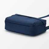 背面ポケット付き　撥水ショルダーバッグ