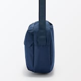 背面ポケット付き　撥水ショルダーバッグ