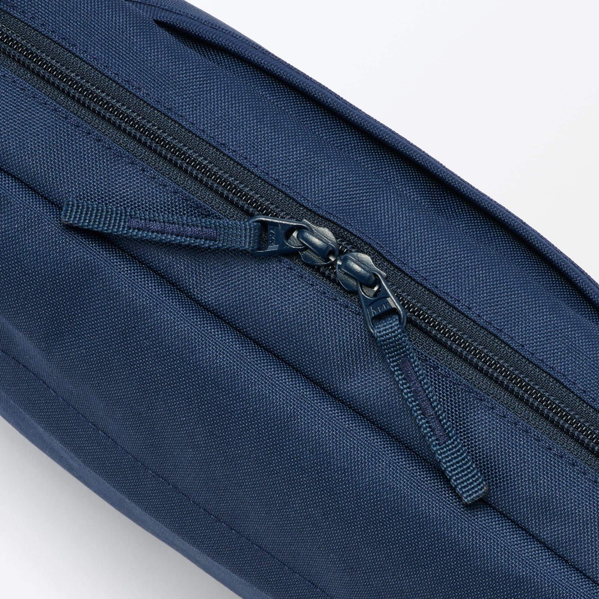 背面ポケット付き　撥水ショルダーバッグ