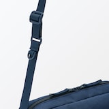 背面ポケット付き　撥水ショルダーバッグ