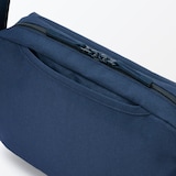 背面ポケット付き　撥水ショルダーバッグ