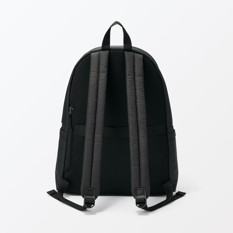 肩の負担を軽くする　撥水中わた入りリュックサック