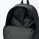 肩の負担を軽くする　撥水中わた入りリュックサック