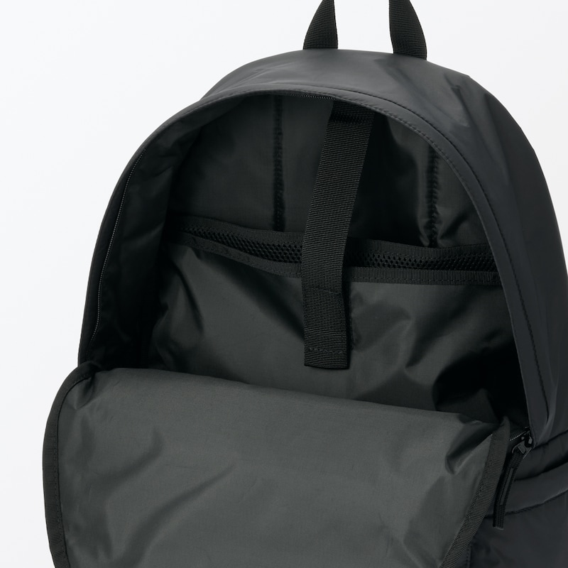 肩の負担を軽くする　撥水中わた入りリュックサック