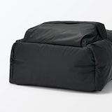 肩の負担を軽くする　撥水中わた入りリュックサック