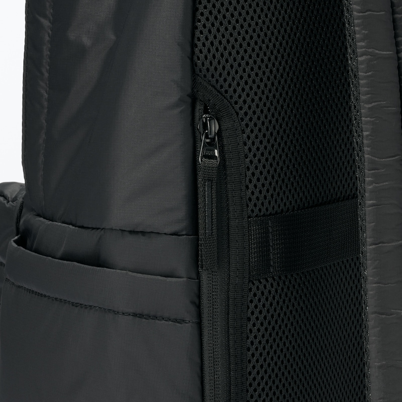 肩の負担を軽くする　撥水中わた入りリュックサック