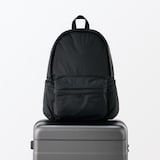 肩の負担を軽くする　撥水中わた入りリュックサック