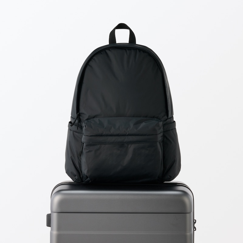 肩の負担を軽くする　撥水中わた入りリュックサック