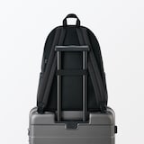 肩の負担を軽くする　撥水中わた入りリュックサック