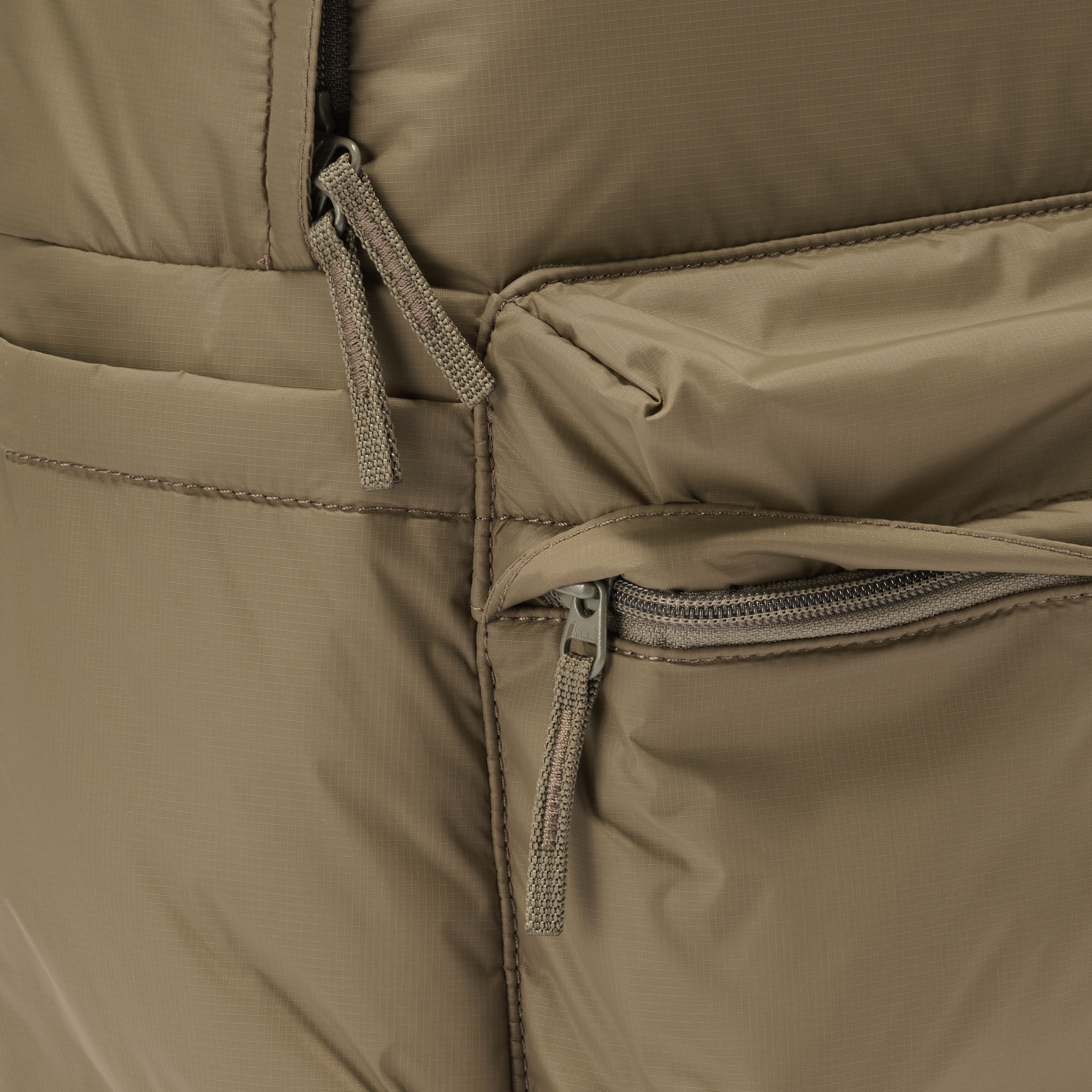 肩の負担を軽くする　撥水中わた入りリュックサック