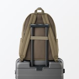 肩の負担を軽くする　撥水中わた入りリュックサック