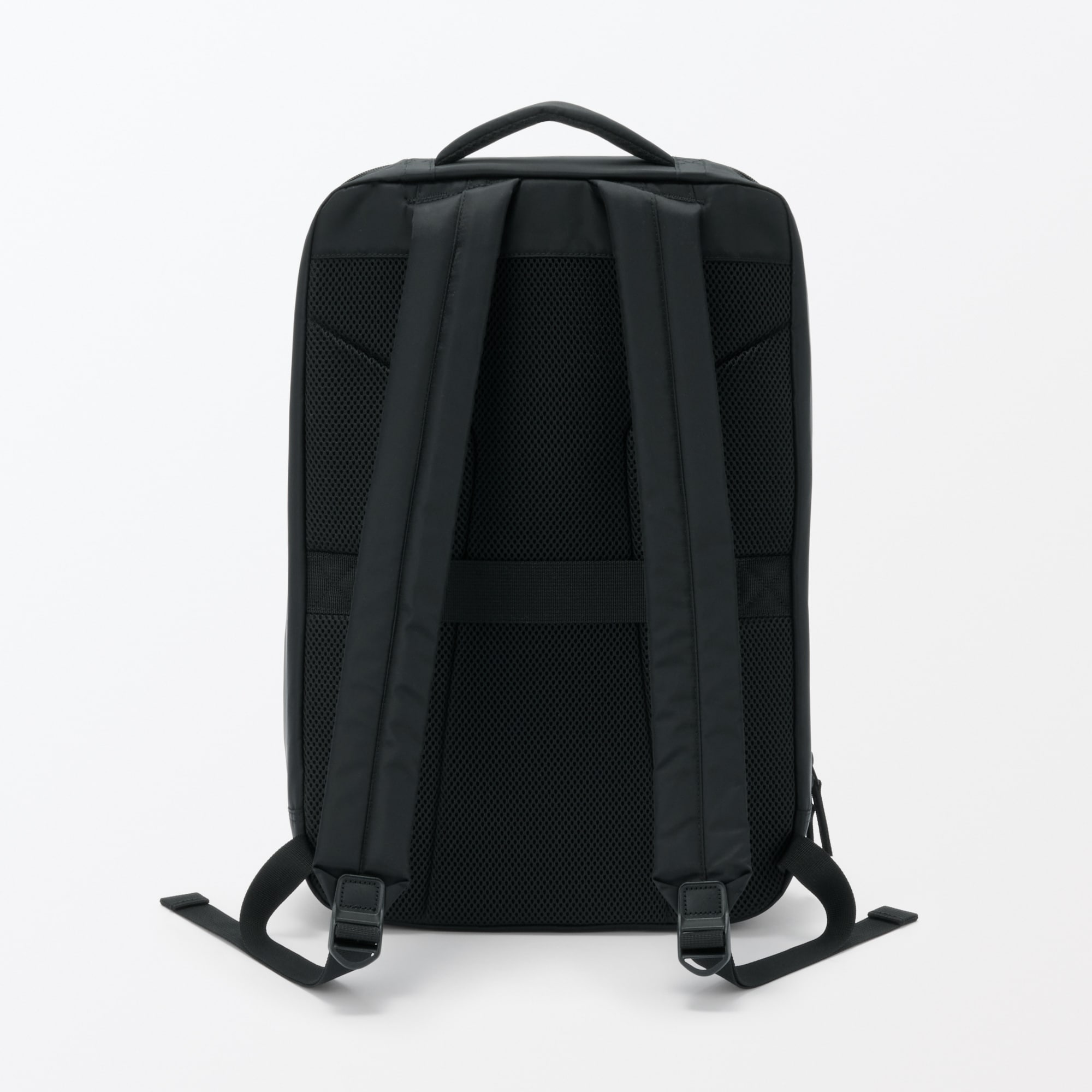 肩の負担を軽くする　撥水ナイロンビジネスリュックサック